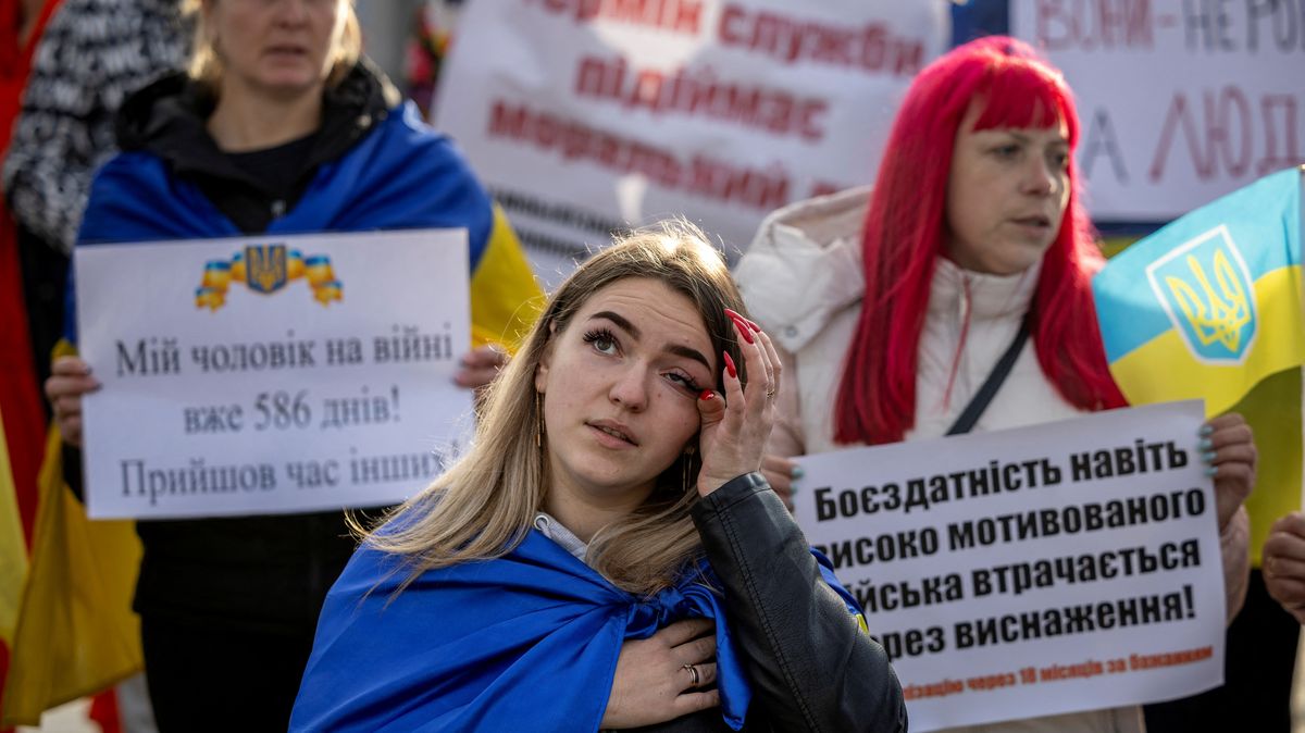 Ženy ukrajinských vojáků demonstrovaly za časové omezení služby v armádě